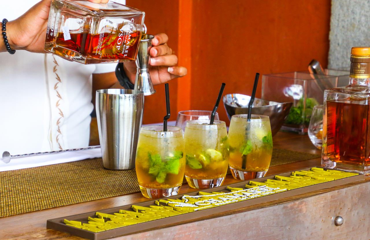 bars and pubs in protaras